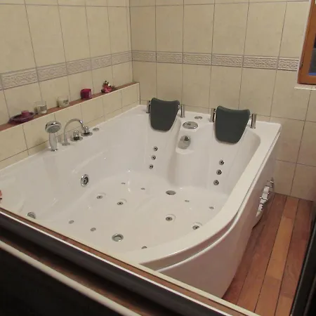 לינה וארוחת בוקר Luxury Next To Eiffel Tower In The Center Of - פריז